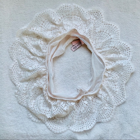 🍍 Victoria’s Secret White Bralette Size S - Picture 2 of 4